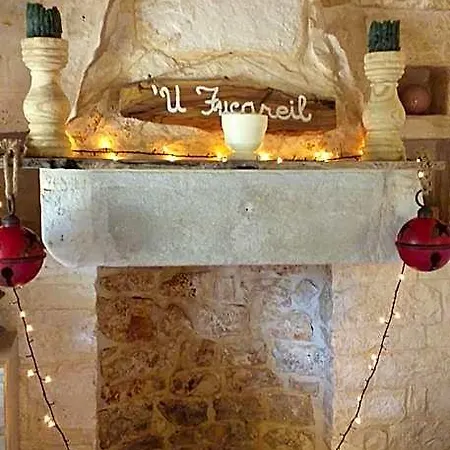 Trulli Sciummo Relais לינה וארוחת בוקר 4*