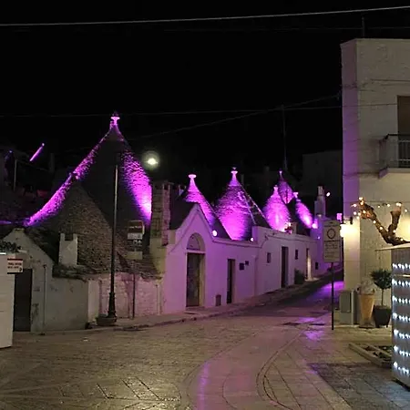 Trulli Sciummo Relais 住宿加早餐酒店 阿尔贝罗贝洛