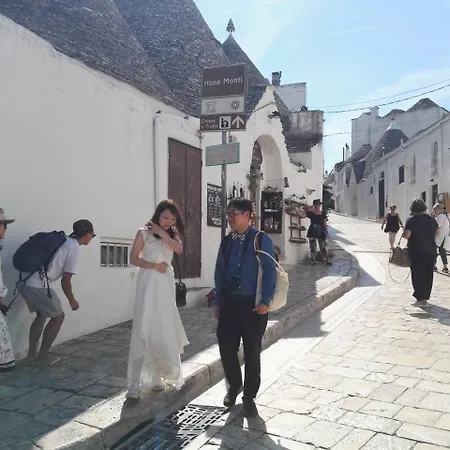 Trulli Sciummo Relais Bed & Breakfast 4*